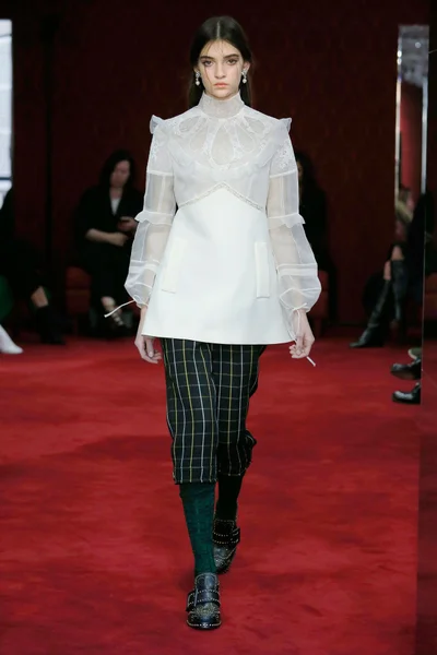 Look 4
